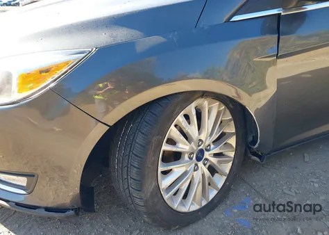 2018 Ford Focus Titanium из США, поврежденный, VIN 1FADP3N24JL286143